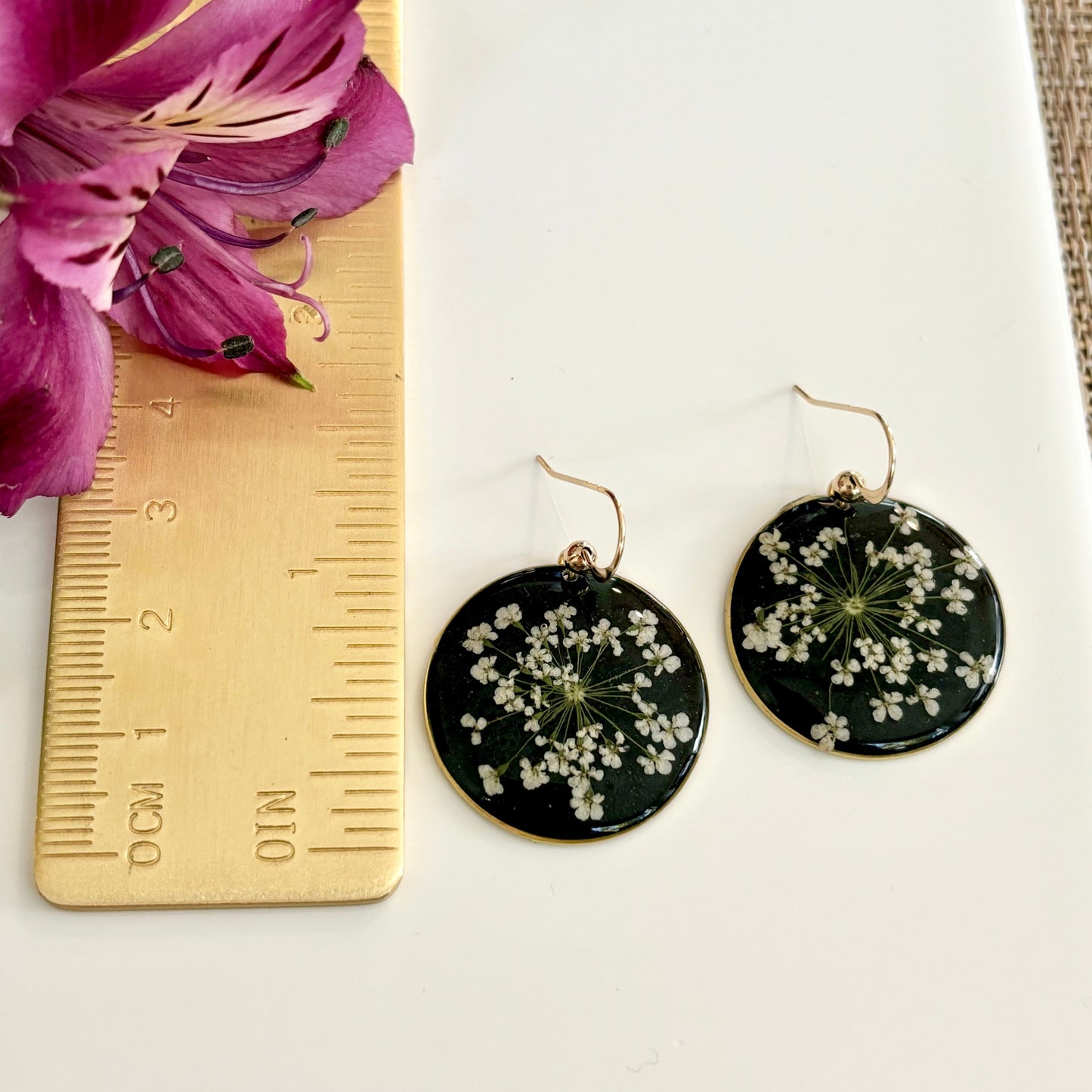Queen Anne's Lace Earrings in Black