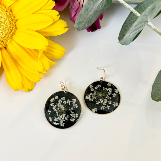 Queen Anne's Lace Earrings in Black